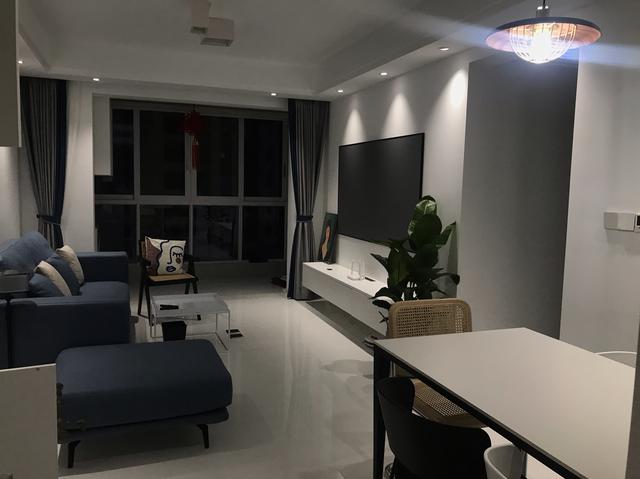 我的小窩終于畢業(yè)了，我喜歡這樣的白色裝飾，當我走進門的時候，我